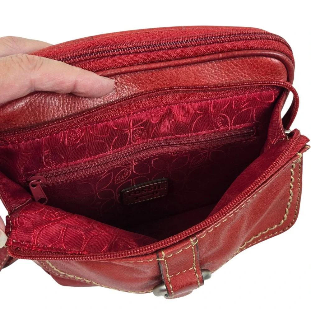 Vtg 90s Y2K FOSSIL Crossbody Bag Pebbled Leather Red Boho Zip Around EXCELLENT